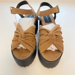 Pull&Bear Twist Front Sandals in Tan